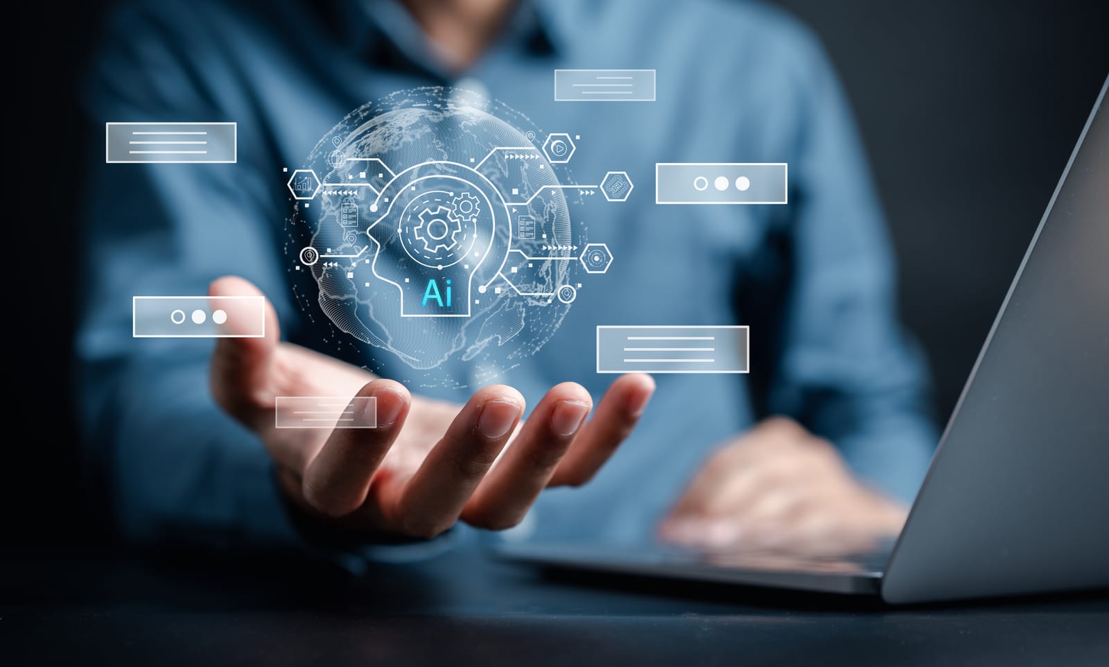 pessoa com a mão estendida virada para cima mostrando desenhos sobre inteligência artificial